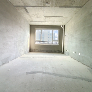 华辉东方城电梯16楼，89平，三室两厅一卫，毛坯，带地下车位