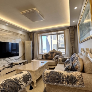 半岛印象 电梯凤凰层东边户 128.54平三室两厅两卫 精装 无车储 162.8万