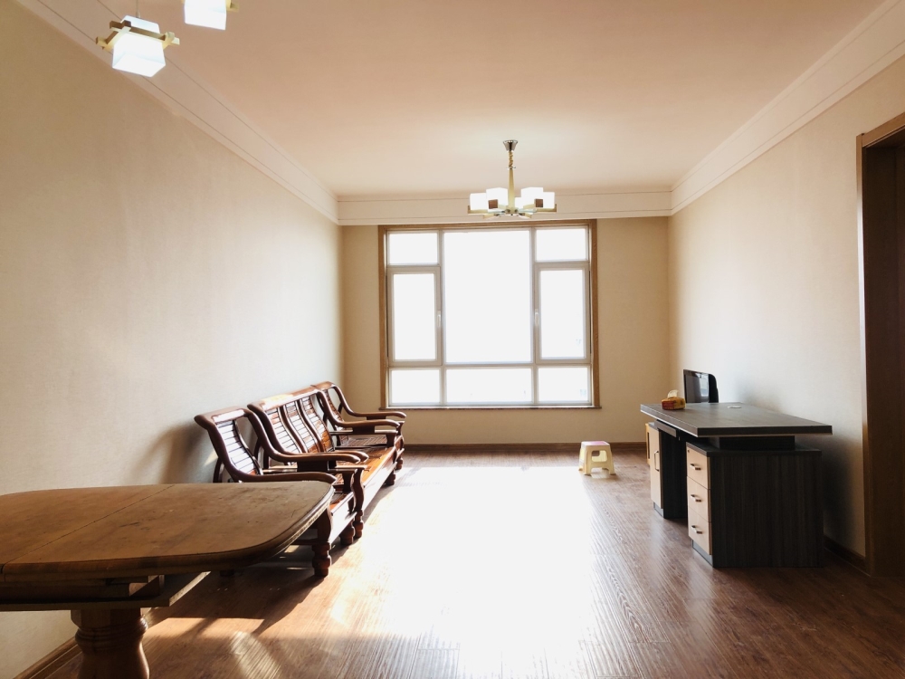 经区悦海花园二期 电梯14楼两室精装 95.18平无车储大税 134.8万