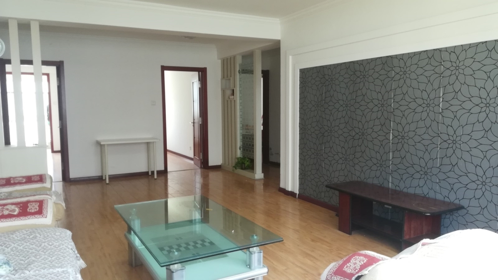 皇冠中区 德顺园 框架住人四楼 三室向阳精装带储120.2平156万