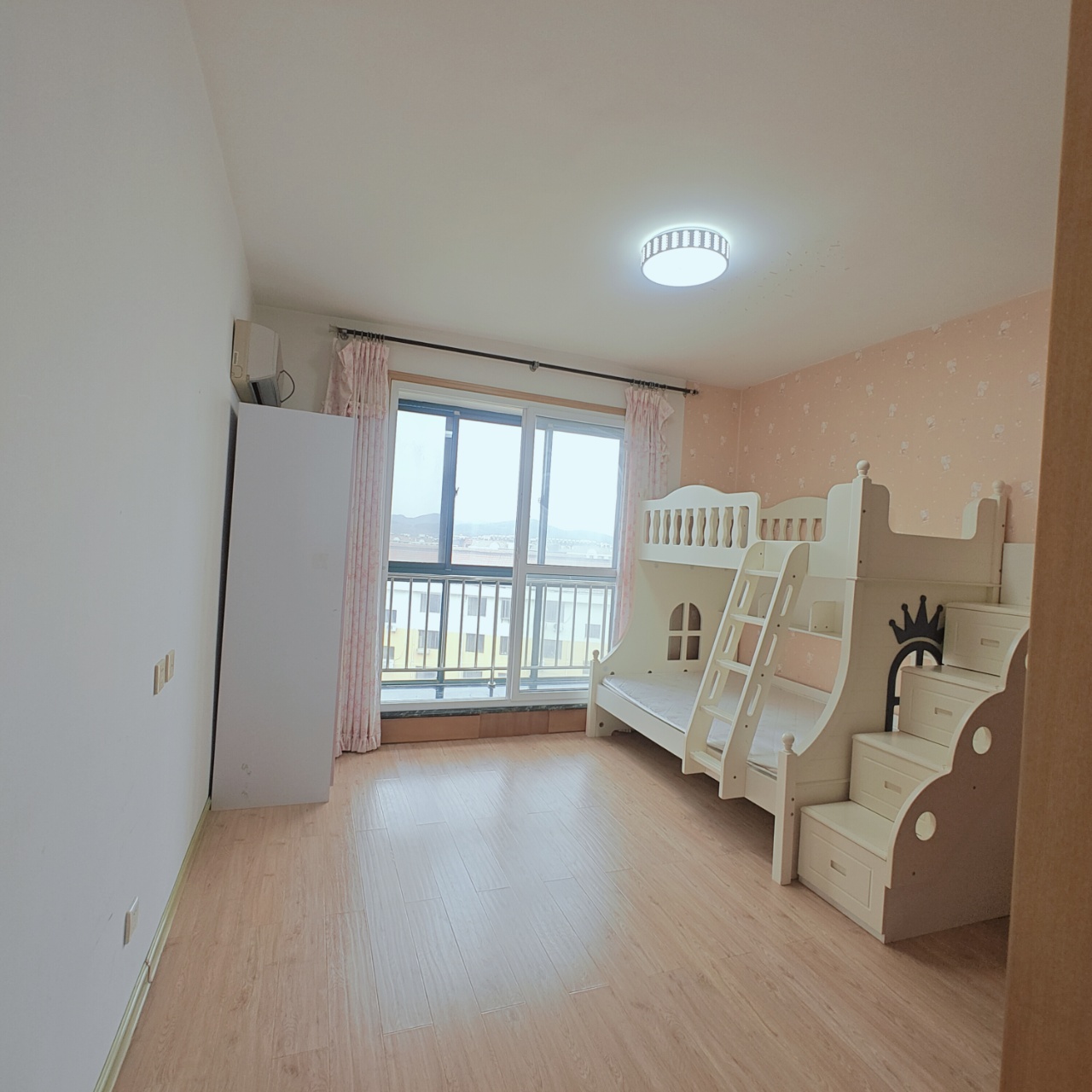 滨海明珠大户型  两室向阳 客厅带窗