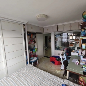 春山华居精装三室带储藏室