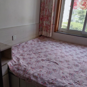 玫瑰园简装3室带储藏室