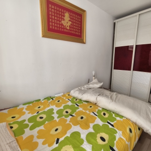 海城巷住人一楼80平两室精装带储藏室出售