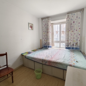 昌鸿B区一楼78平两室出售