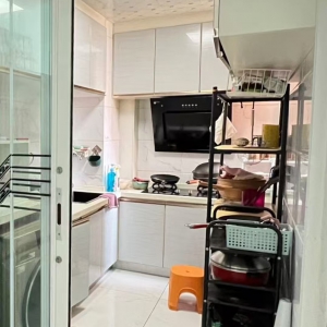 昌鸿K区81平电梯13楼南向两室精装修