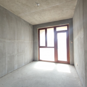 一品雅苑好楼层边户四室毛坯