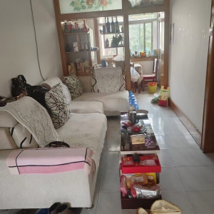 实验中学住人四楼三室卫生间有窗