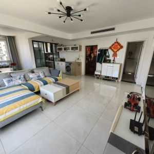 出售尚海湾小区电梯好楼层边户