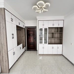 临港嘉和花园 一楼 精装两室 带储藏室