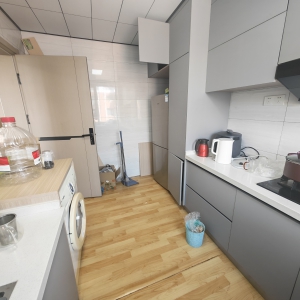 东发园林住人五楼两室中等装修